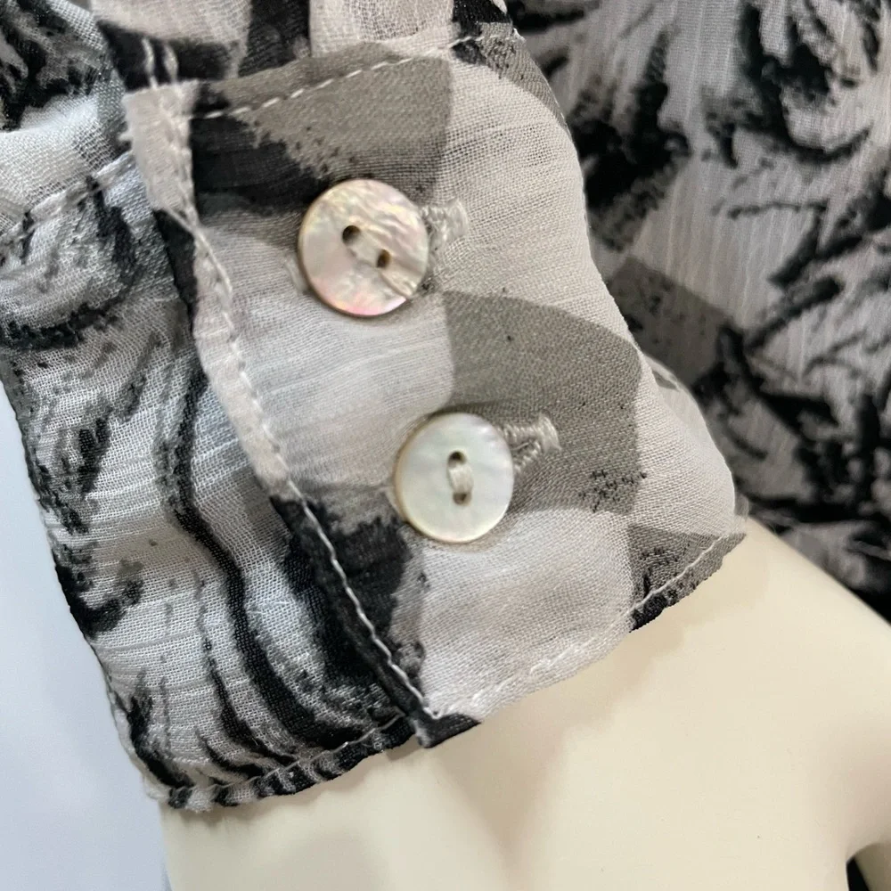 Suzy Shier Checkered Button Down Blouse Size Small - Picture 4 of 7